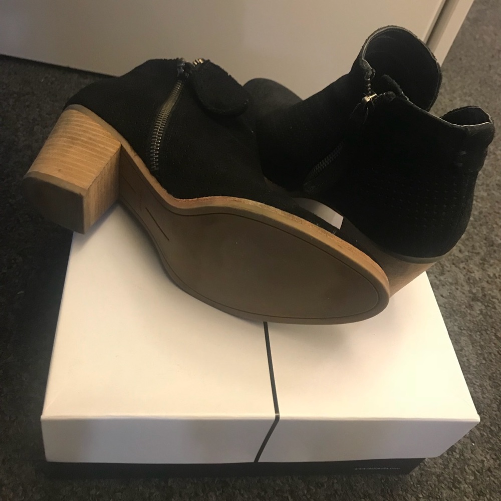 Dolce Vita perforated suede ankle boots - Picture 6 of 8